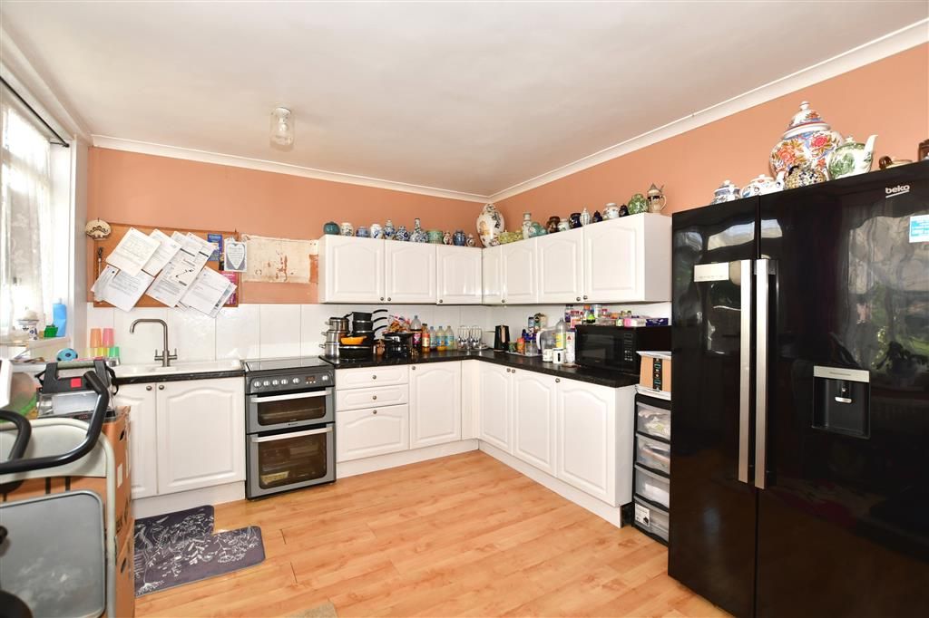 2 bed terraced house for sale in Ewart Road, Chatham, Kent ME4, £270,000