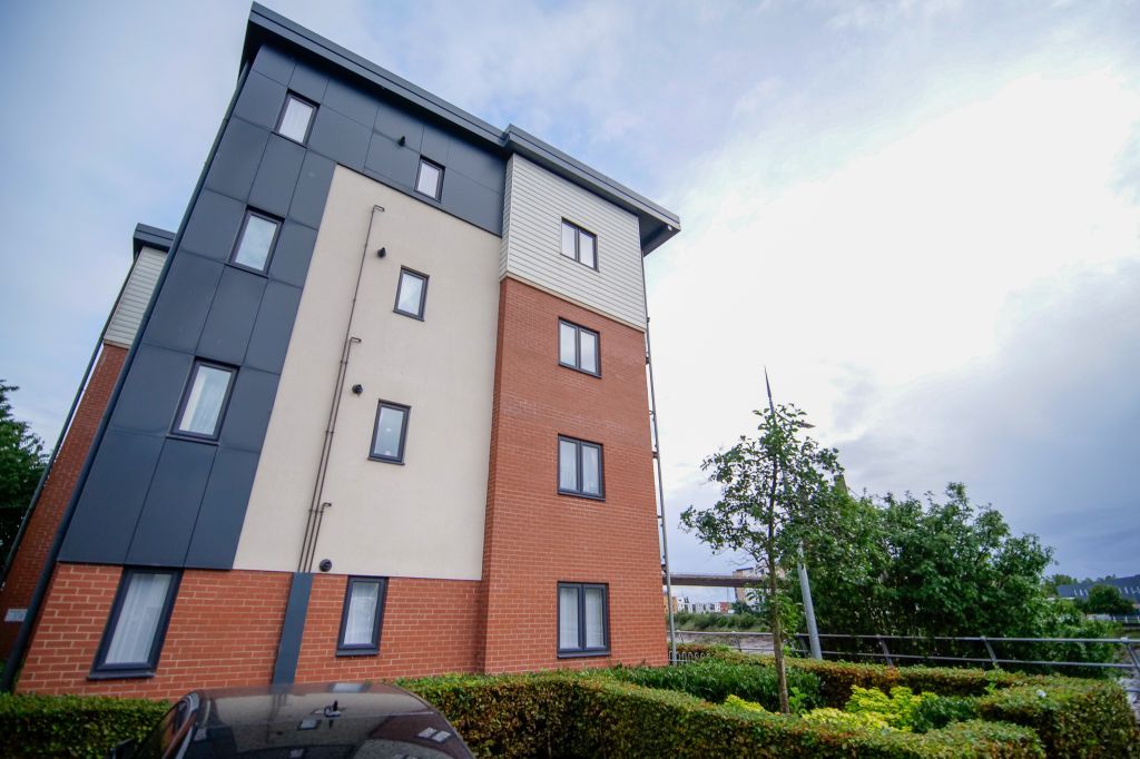 2 bed flat for sale in Westonia House, Rodney Road, Newport NP19, £135,000