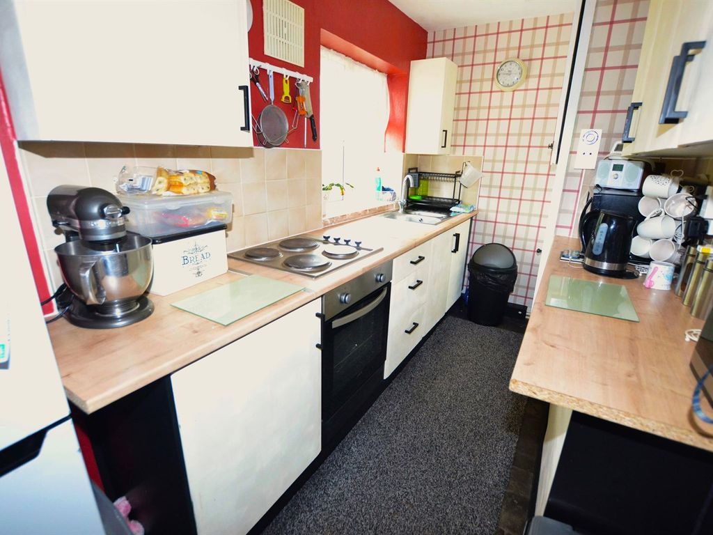 1 bed flat for sale in Kelsall Close, Wolverhampton WV1, £87,000