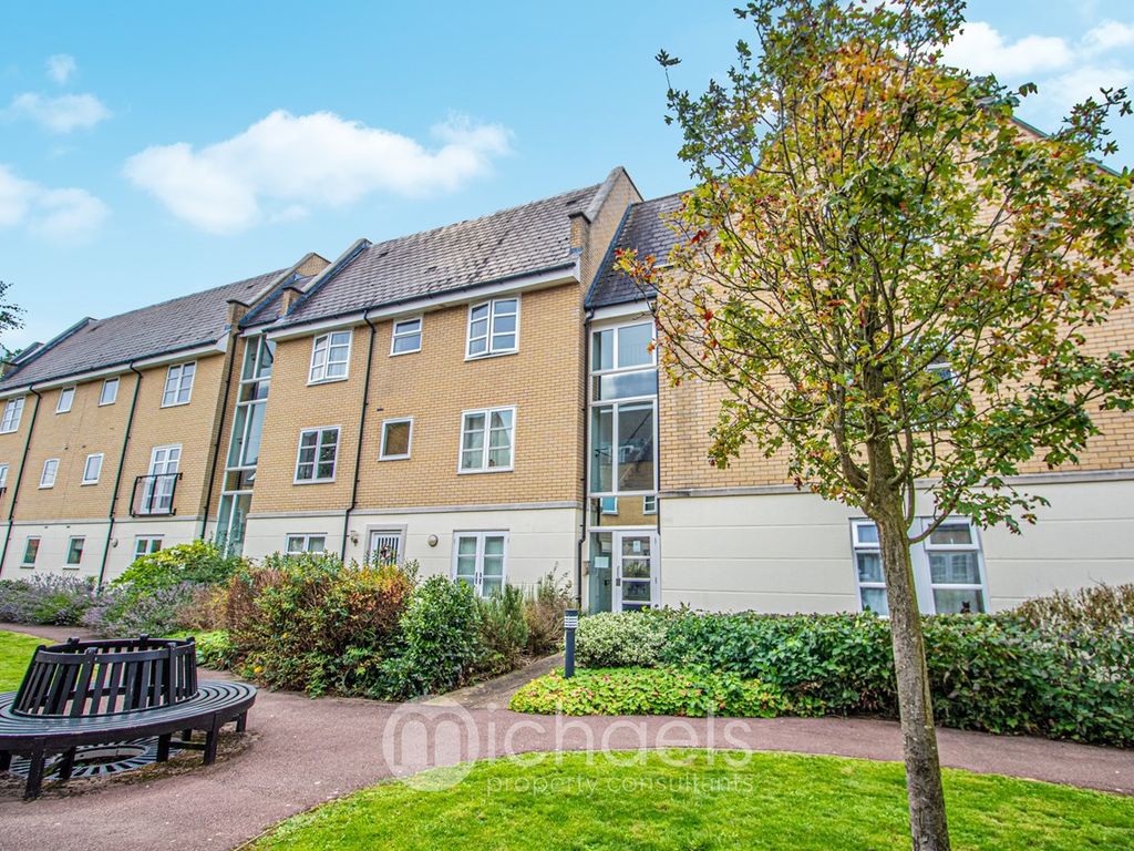 2 bed flat for sale in Cressing Road, Braintree CM7, £235,000