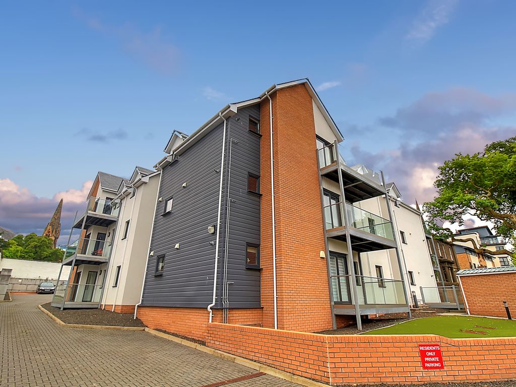 2 bed flat for sale in Roseangle, Dundee DD1, £235,000