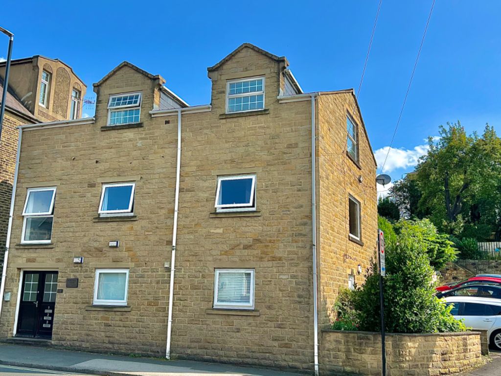 2 bed flat for sale in Westgate, Otley LS21, £180,000