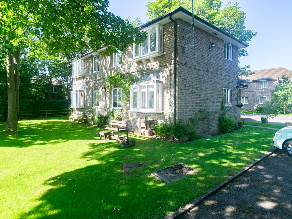 1 bed flat for sale in Manor House Croft, Adel, Leeds LS16, £125,000