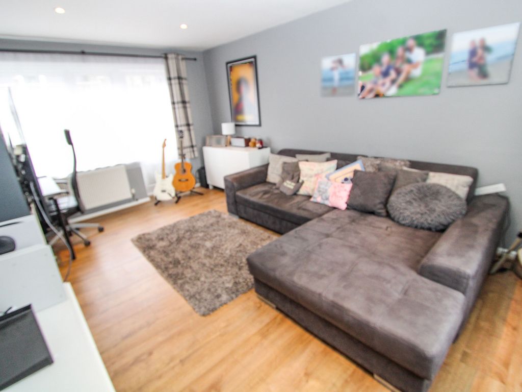 2 bed terraced house for sale in Bramdean Road, Southampton SO18, £240,000