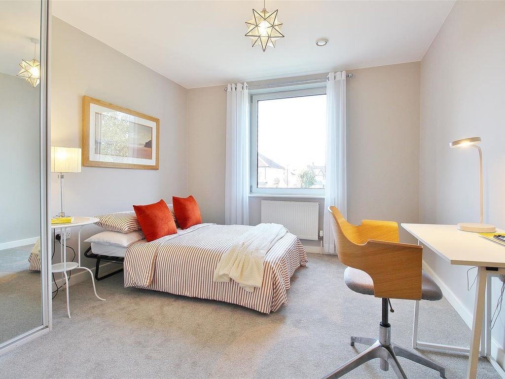 1 bed flat for sale in Gisbey House, Union Lane, Isleworth TW7, £265,000