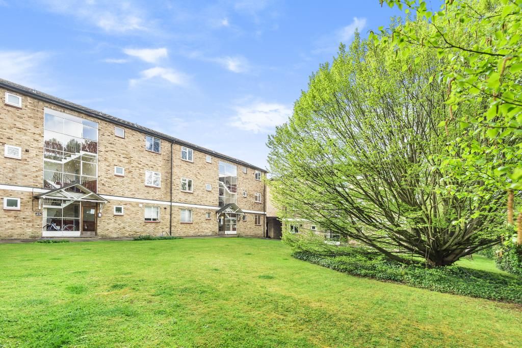 1 bed flat for sale in Upper Wolvercote, Oxford OX2, £240,000