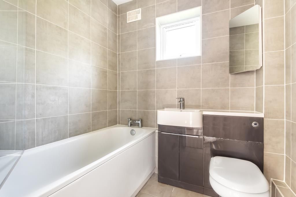 1 bed flat for sale in Upper Wolvercote, Oxford OX2, £240,000