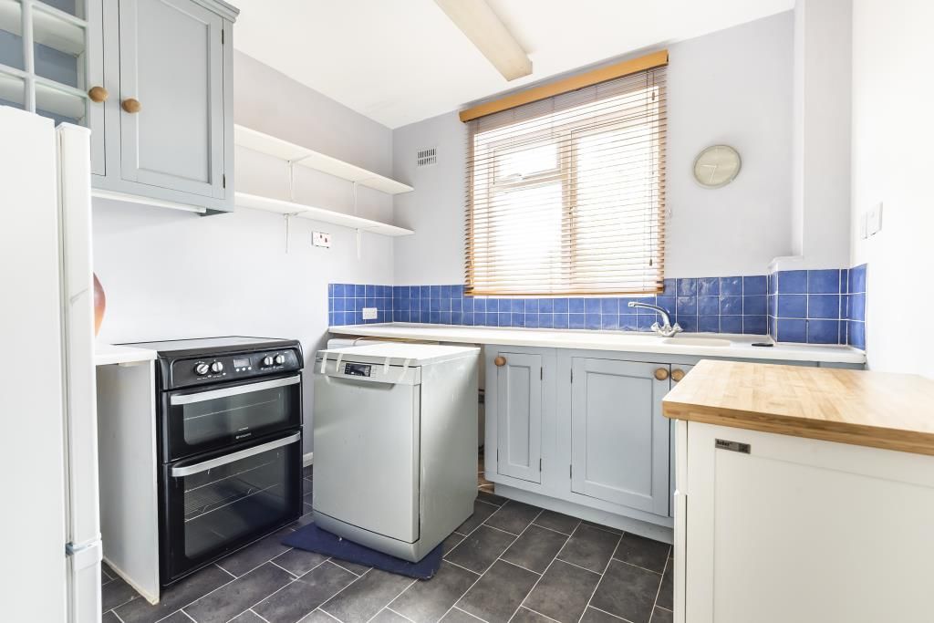 1 bed flat for sale in Upper Wolvercote, Oxford OX2, £240,000