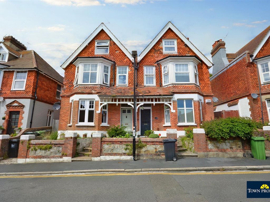 3 bed flat for sale in Gore Park Road, Eastbourne BN21, £225,000