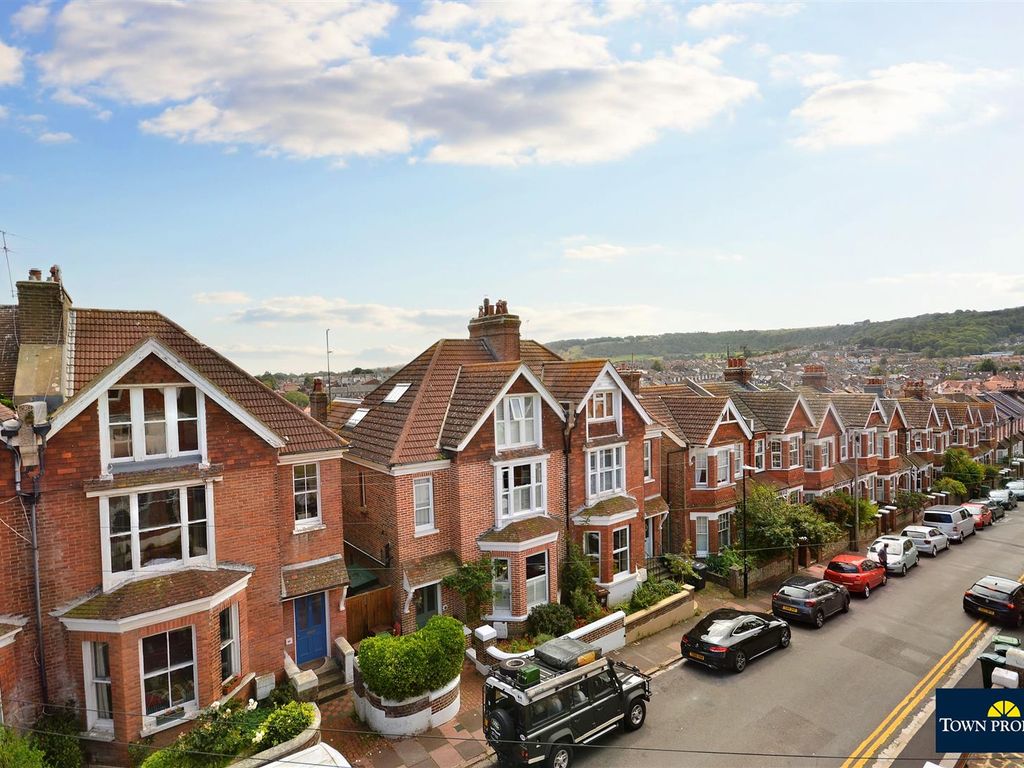 3 bed flat for sale in Gore Park Road, Eastbourne BN21, £225,000