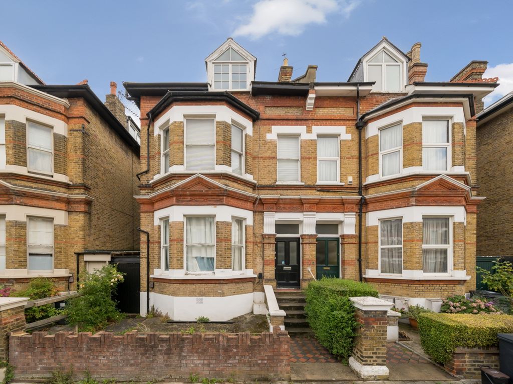 1 bed flat for sale in Tierney Road, London SW2, £240,000