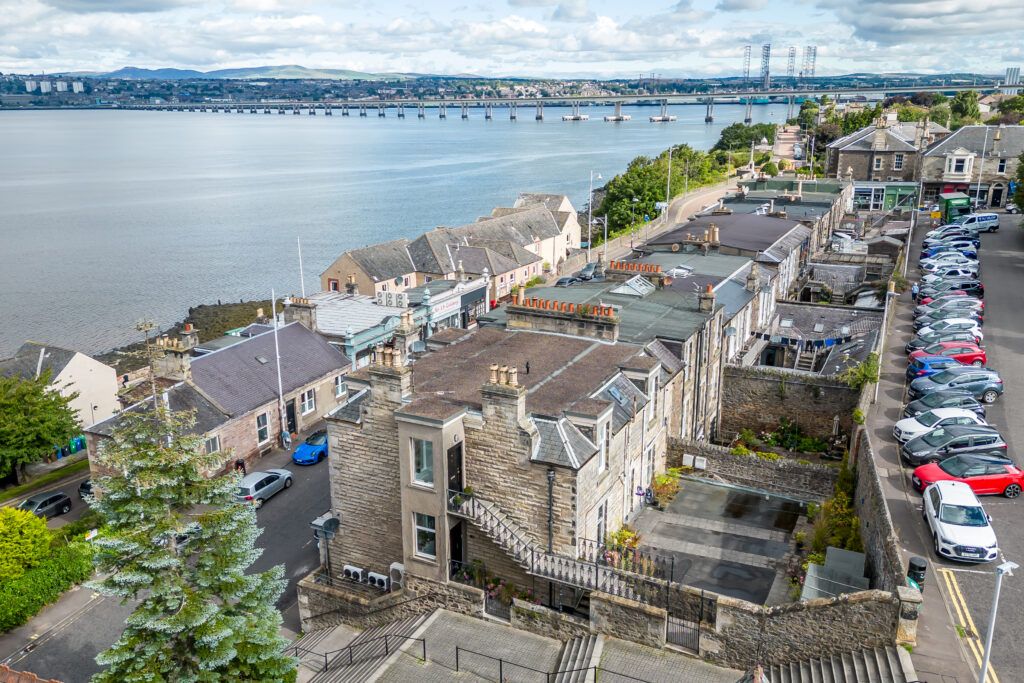 3 bed flat for sale in High Street, Newport-On-Tay DD6, £225,000