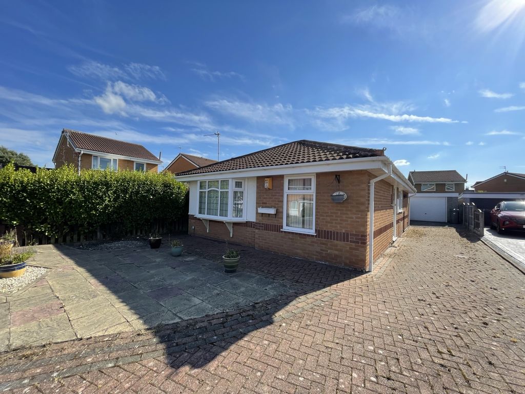 3 bed bungalow for sale in Danson Gardens, North Shore FY2, £179,950