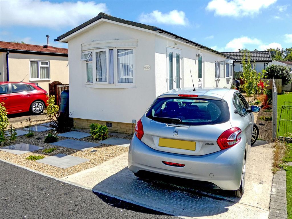 1 bed mobile/park home for sale in Climping Park, Bognor Road, Climping BN17, £120,000