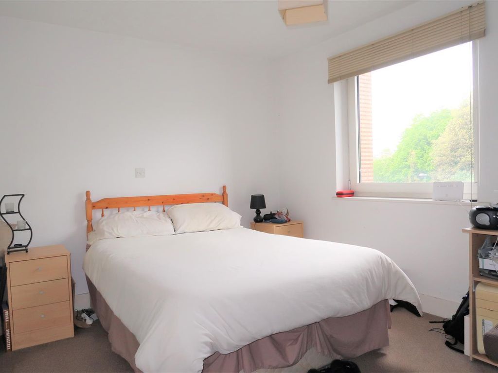 1 bed flat for sale in Ferry Court, Cardiff CF11, £105,000