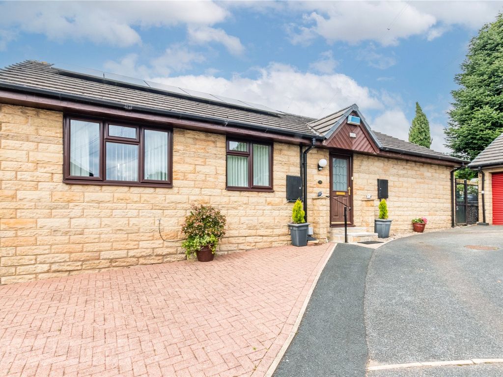3 bed bungalow for sale in Park Hill, Bradley, Huddersfield, West Yorkshire HD2, £290,000