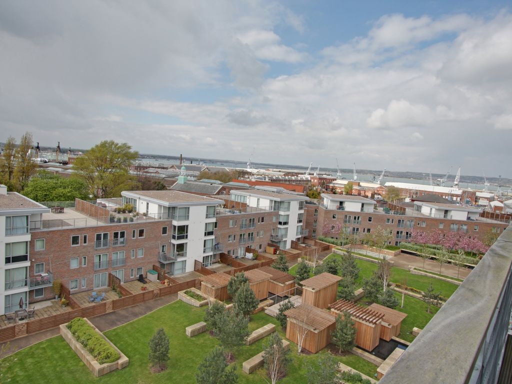 2 bed penthouse for sale in Cross Street, Portsmouth PO1, £260,000