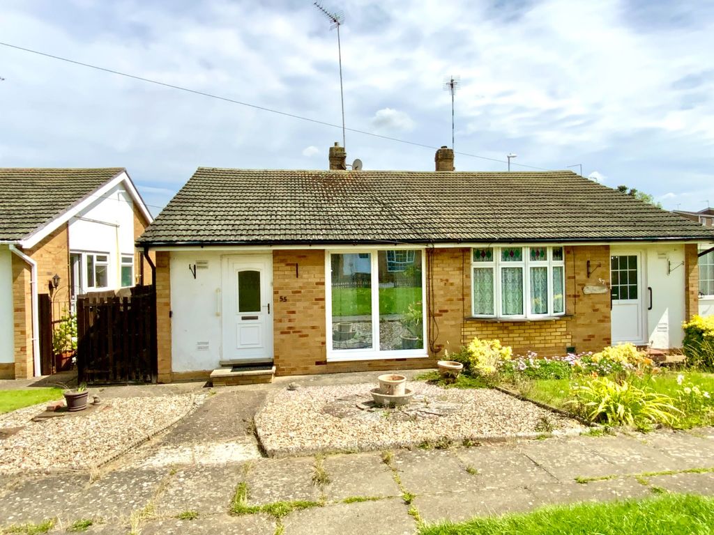 2 bed semi-detached bungalow for sale in The Willows, Daventry NN11, £190,000