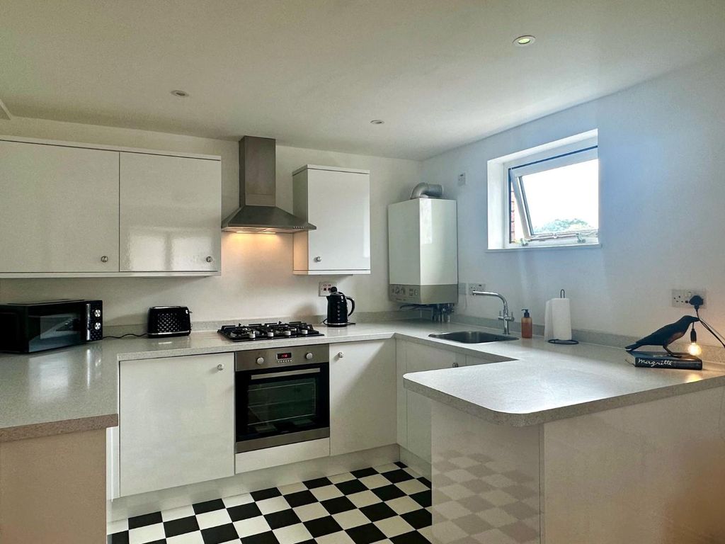 2 bed flat for sale in Stanwell Road, Penarth CF64, £145,000
