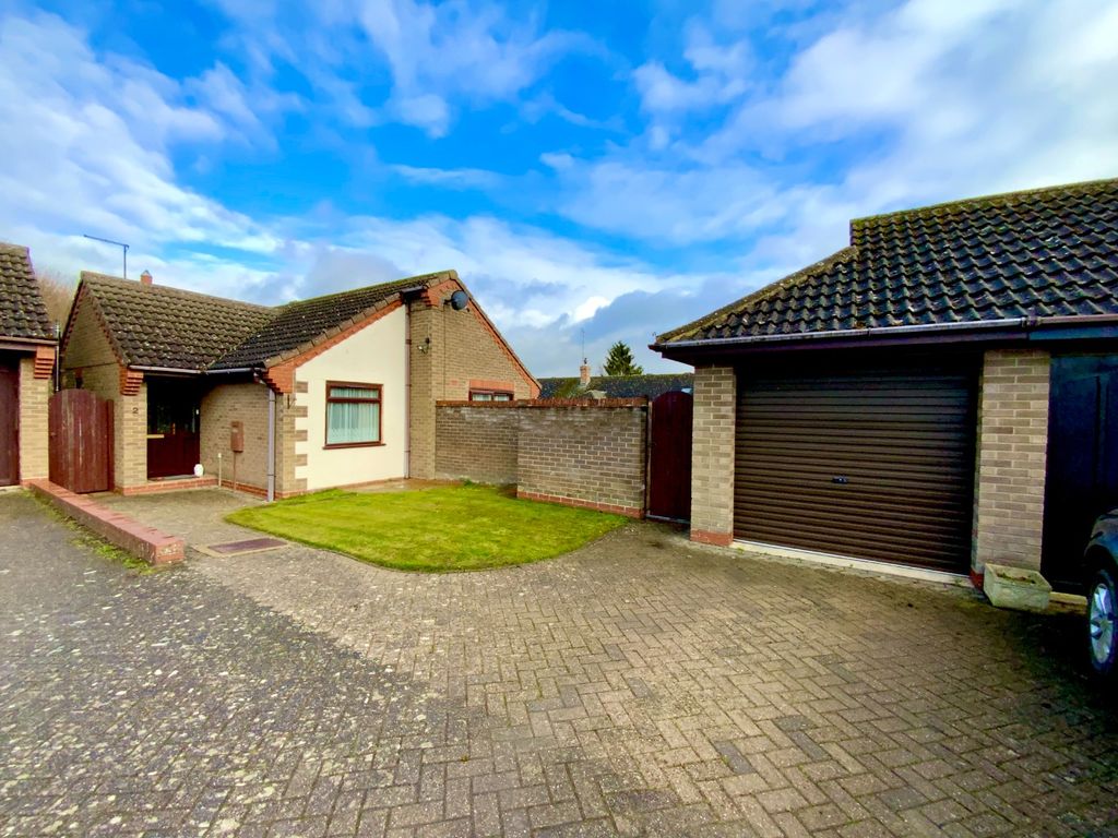 2 bed detached bungalow for sale in Orchard Close, Yelvertoft NN6, £300,000