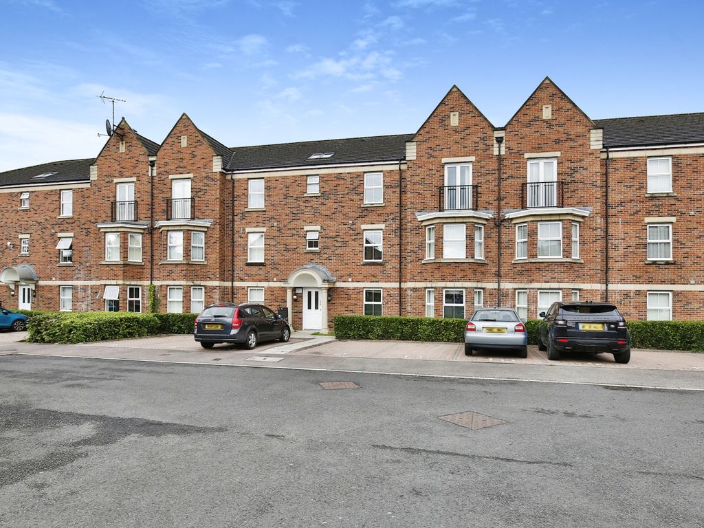 2 bed flat for sale in Herons Court, Durham DH1, £140,000