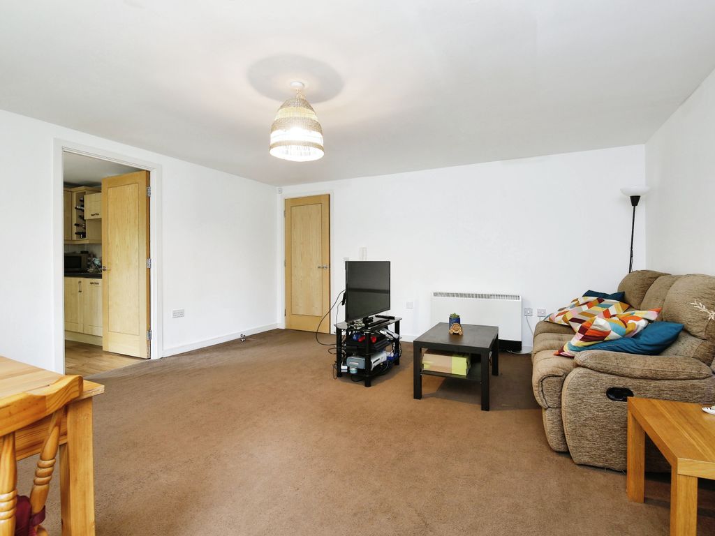 2 bed flat for sale in Herons Court, Durham DH1, £140,000