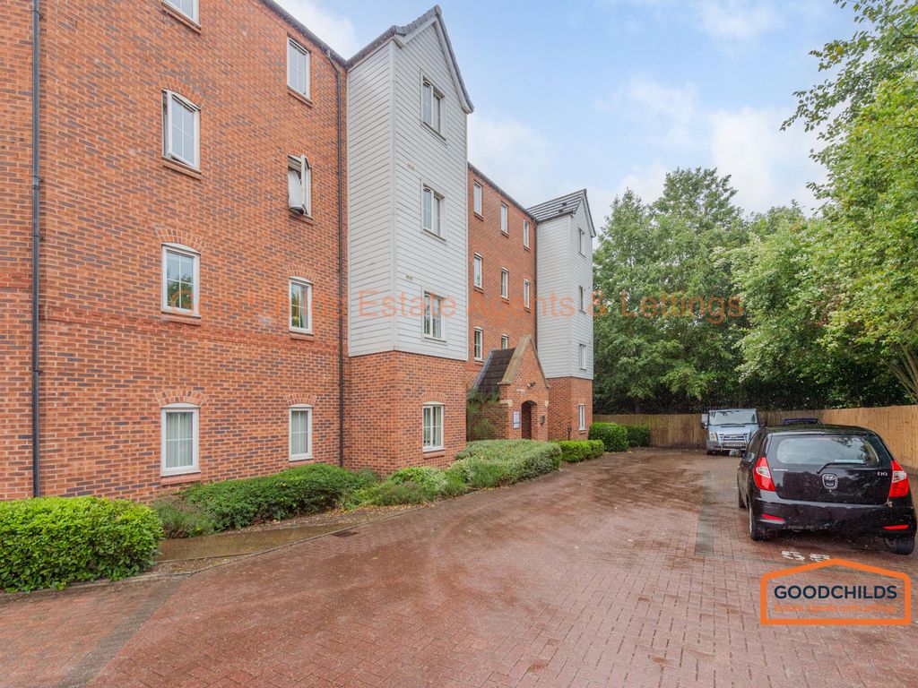 2 bed flat for sale in Bridgeside Close, Brownhills WS8, £120,000