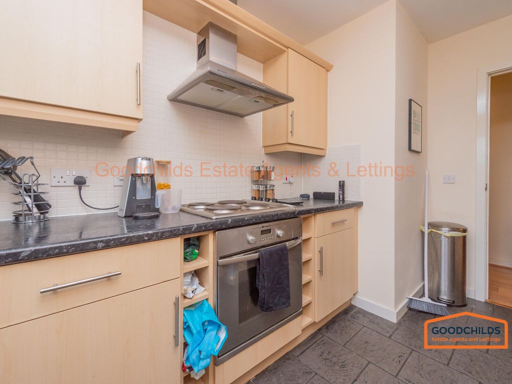 2 bed flat for sale in Bridgeside Close, Brownhills WS8, £120,000