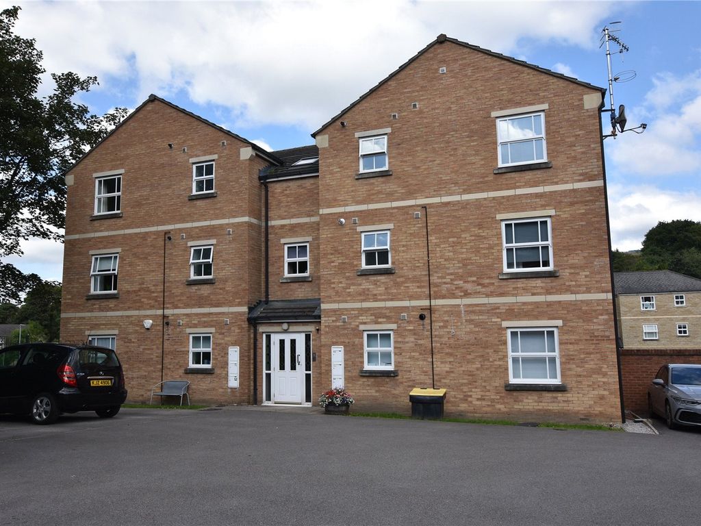 2 bed flat for sale in Broom Mills Road, Farsley, Pudsey, West Yorkshire LS28, £165,000