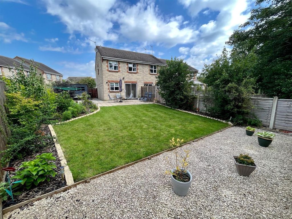 3 bed end terrace house for sale in Cheltenham Drive, Chippenham SN14, £310,000