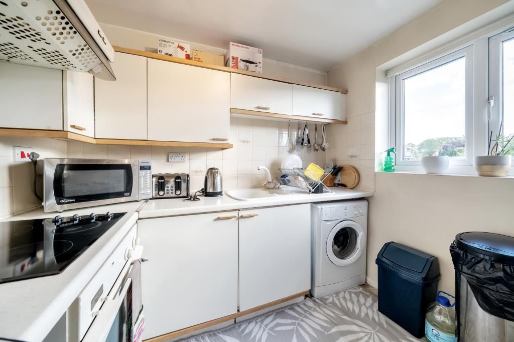 1 bed flat for sale in Windsor, Berkshire SL4, £210,000