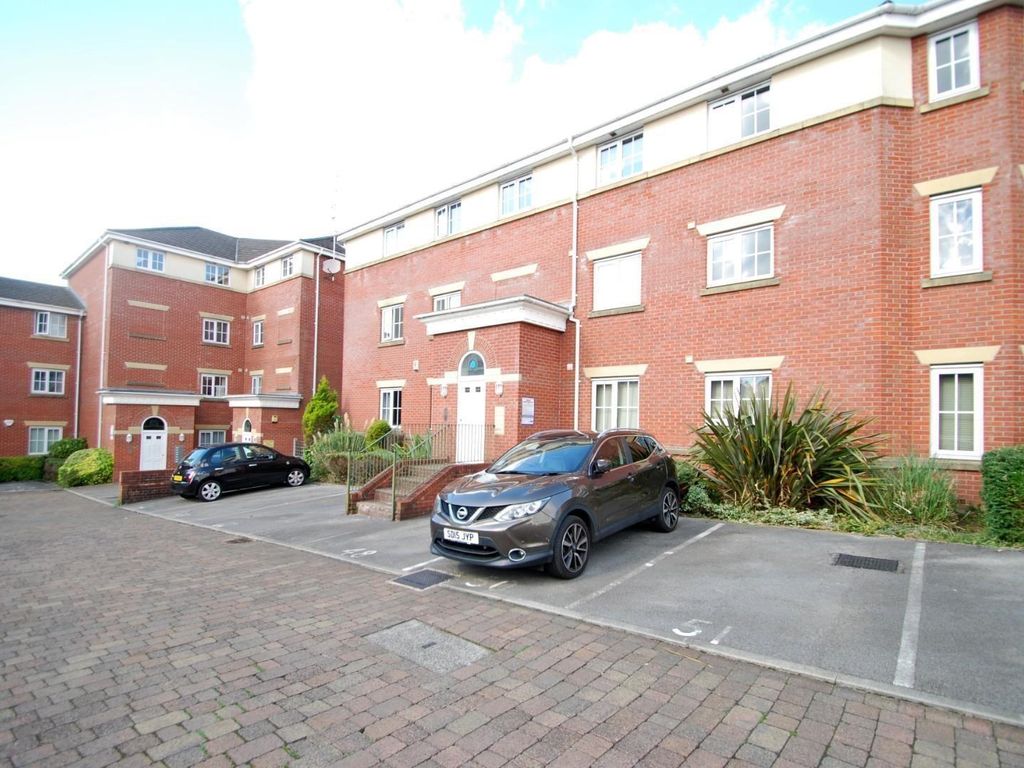2 bed flat for sale in Derby Court, Bury BL9, £125,000