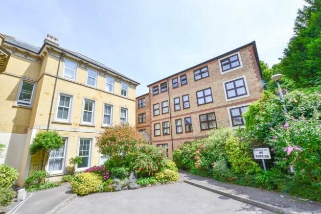 1 bed flat for sale in Fairfield Road, Eastbourne BN20, £129,950