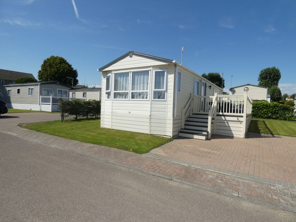 2 bed mobile/park home for sale in Seaview Avenue, West Mersea, Colchester CO5, £46,000