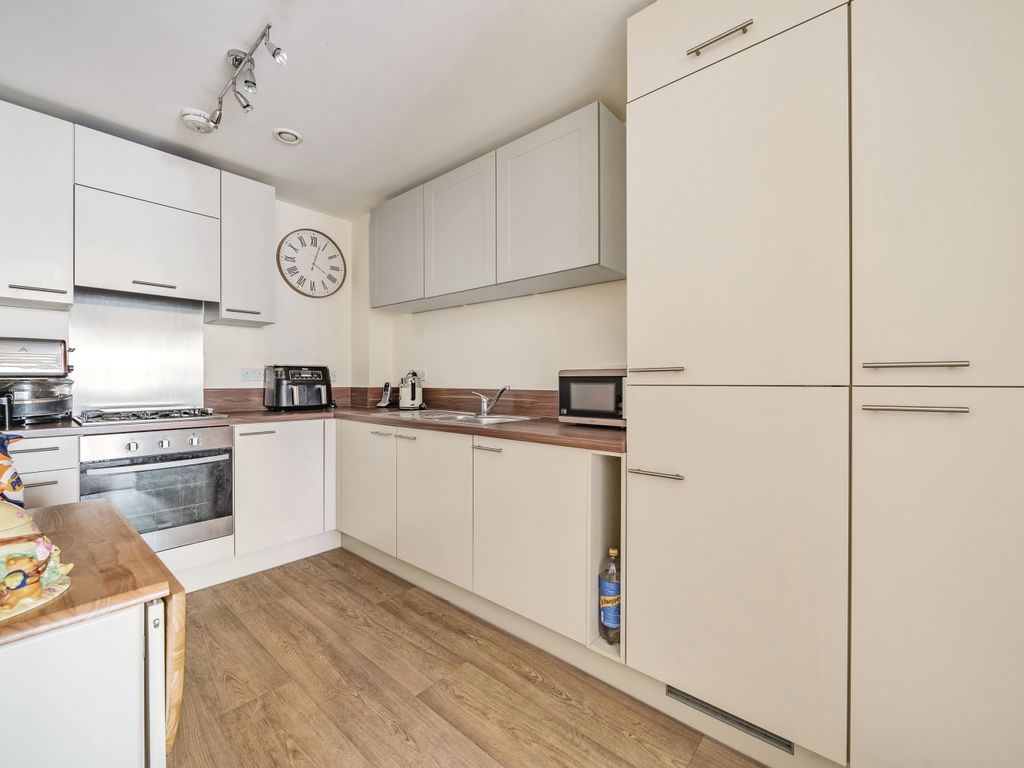 1 bed flat for sale in Eden Road, Dunton Green, Sevenoaks TN14, £265,000