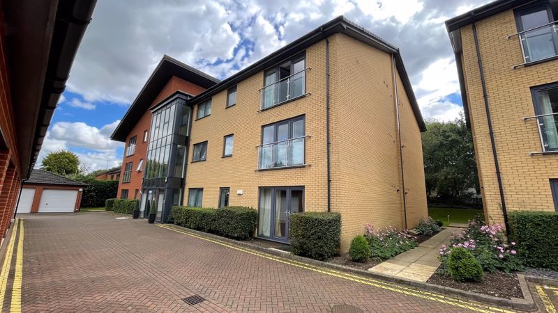 2 bed flat for sale in Manton Road, Lincoln LN2, £150,000