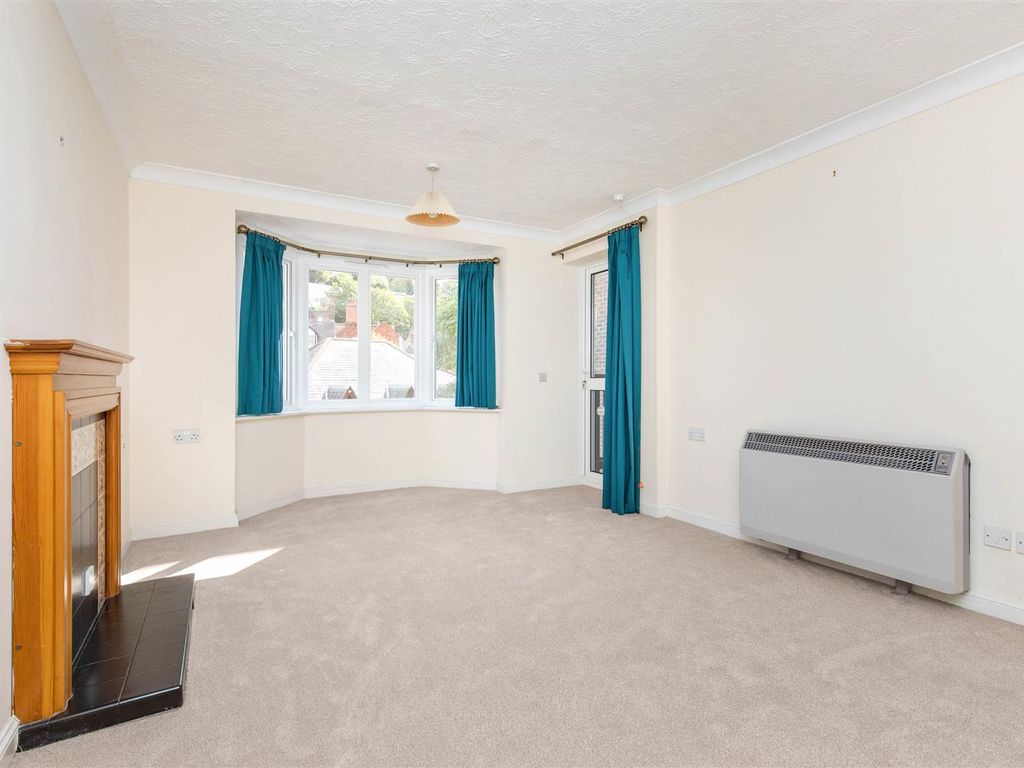 1 bed flat for sale in Cliffe High Street, Lewes BN7, £109,950