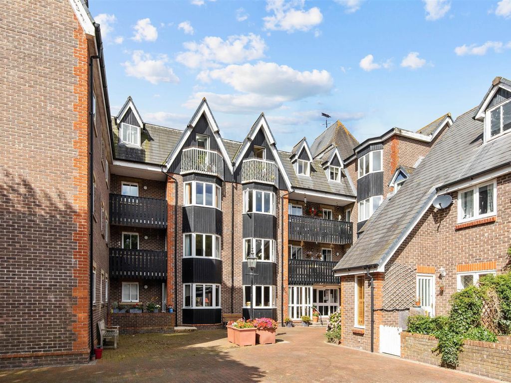 1 bed flat for sale in Cliffe High Street, Lewes BN7, £109,950