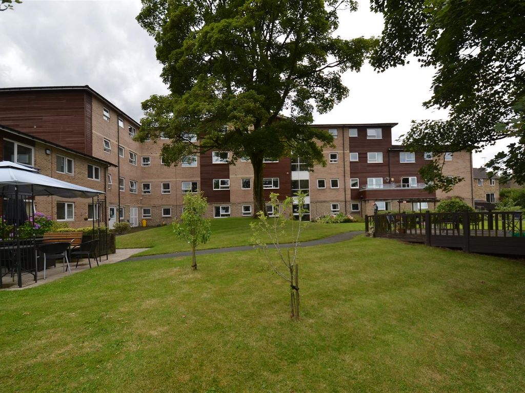 1 bed flat for sale in Rowanberries, Baldwin Lane, Clayton, Bradford BD14, £40,000