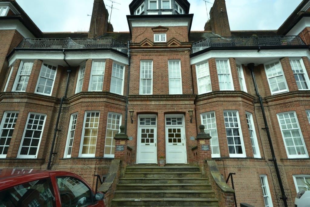 1 bed flat for sale in Stoneygate Road, Leicester LE2, £120,000