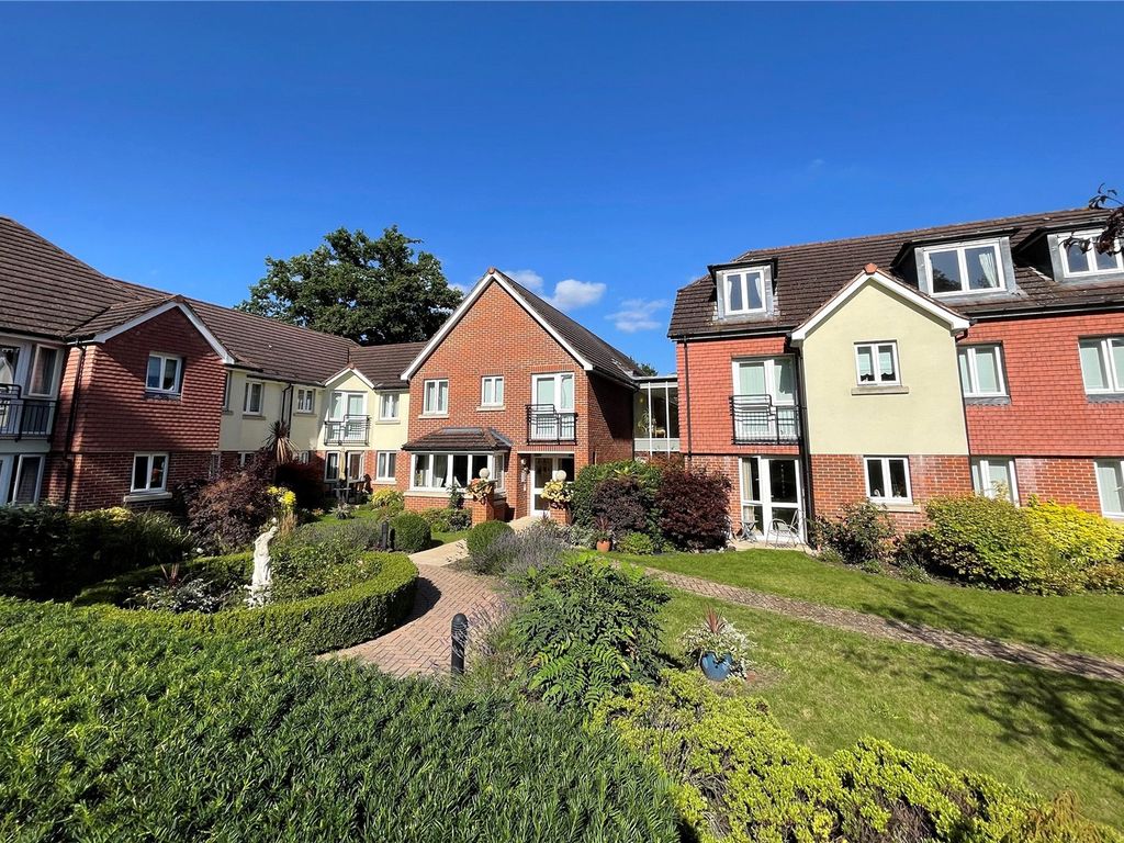 2 bed flat for sale in Firwood Drive, Camberley, Surrey GU15, £195,000