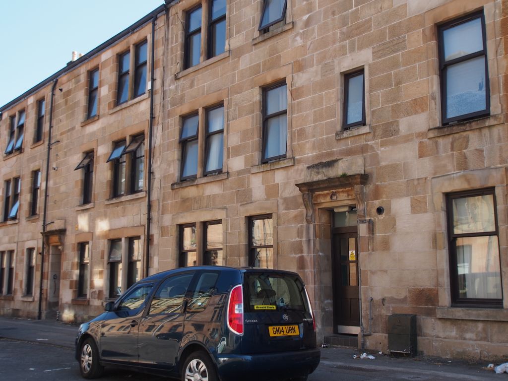 2 bed flat for sale in Argyle Street, Paisley PA1, £68,000