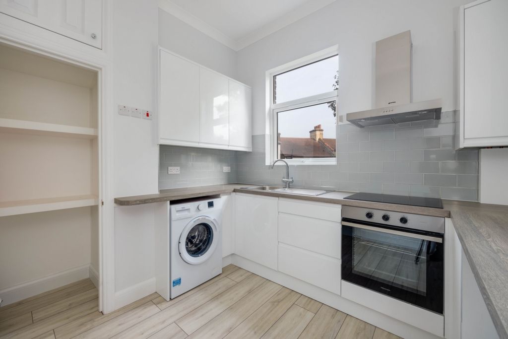 1 bed flat for sale in Broad Green Avenue, Croydon CR0, £239,950