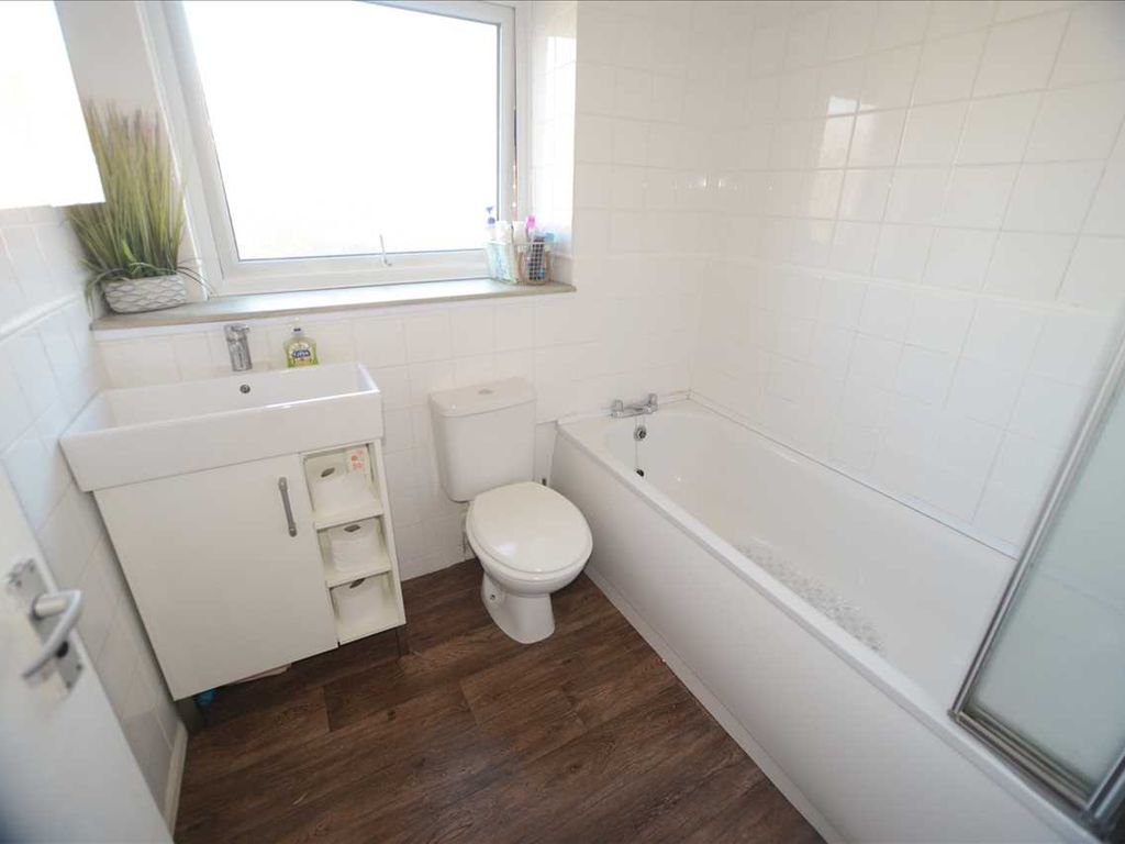 2 bed flat for sale in Balcombe Road, Peacehaven, Peacehaven BN10, £199,950