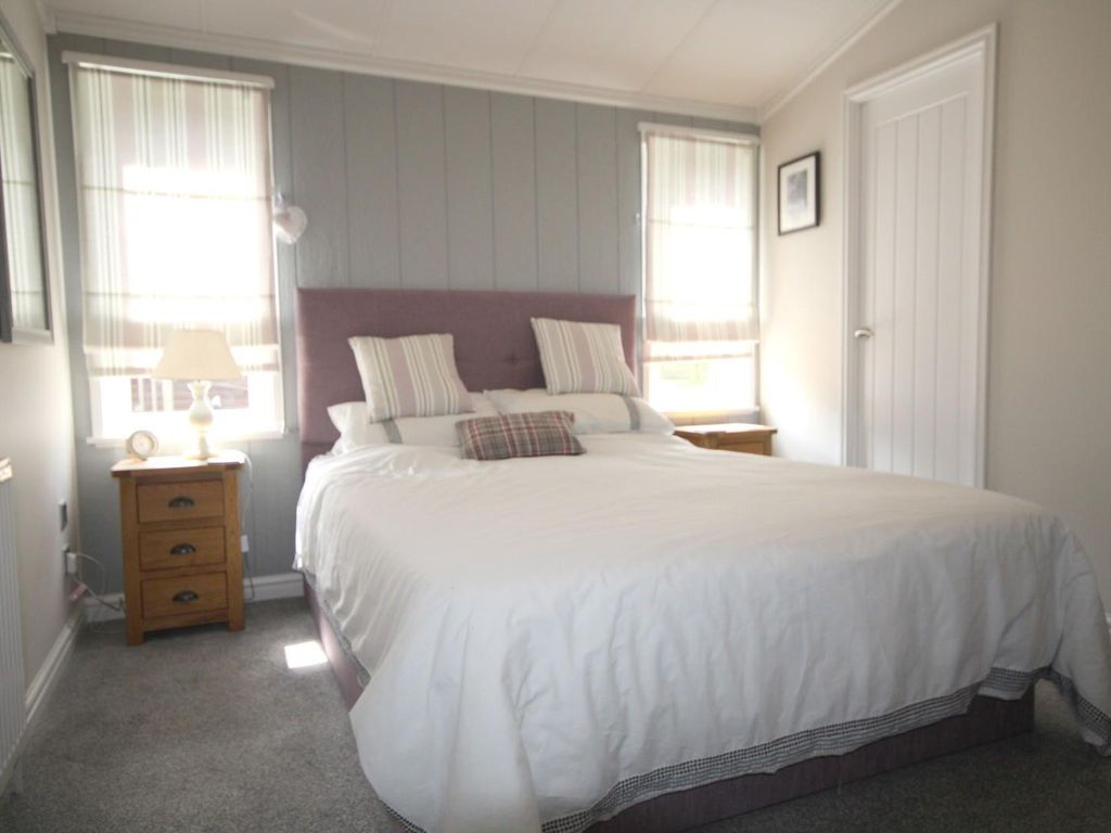 3 bed mobile/park home for sale in Juniper Lodge, Oakwood, Rudding Park, Harrogate HG3, £220,000