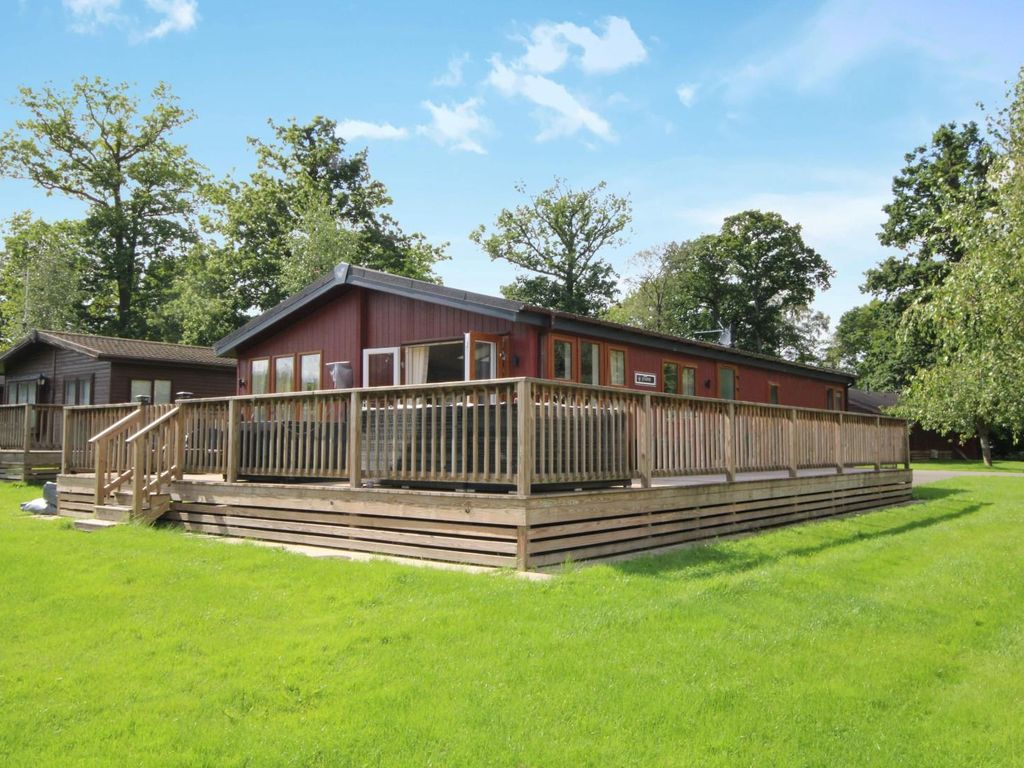 3 bed mobile/park home for sale in Juniper Lodge, Oakwood, Rudding Park, Harrogate HG3, £220,000