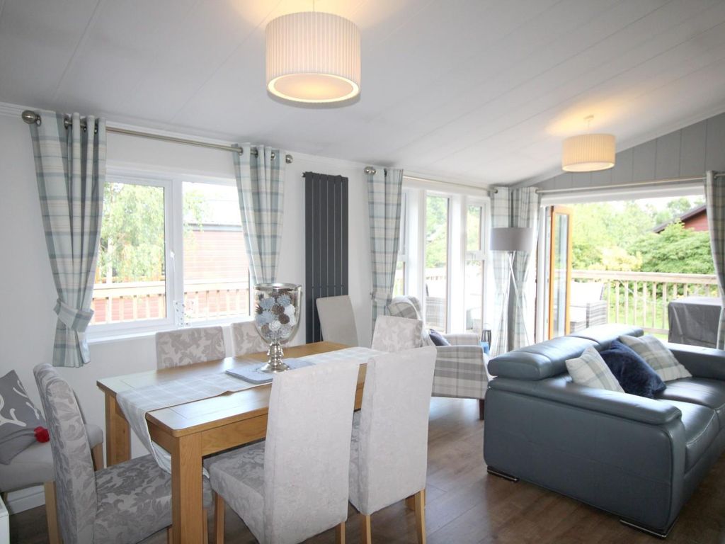 3 bed mobile/park home for sale in Juniper Lodge, Oakwood, Rudding Park, Harrogate HG3, £220,000