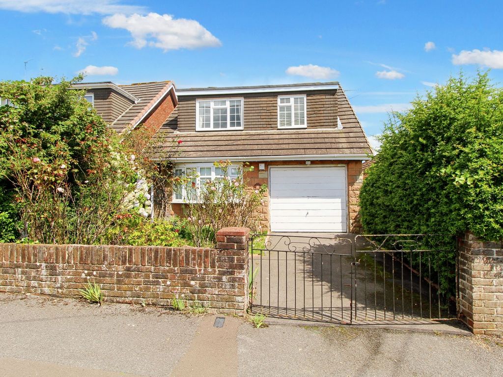 2 bed detached house for sale in Spencer Road, Thornhill Park SO19, £325,000