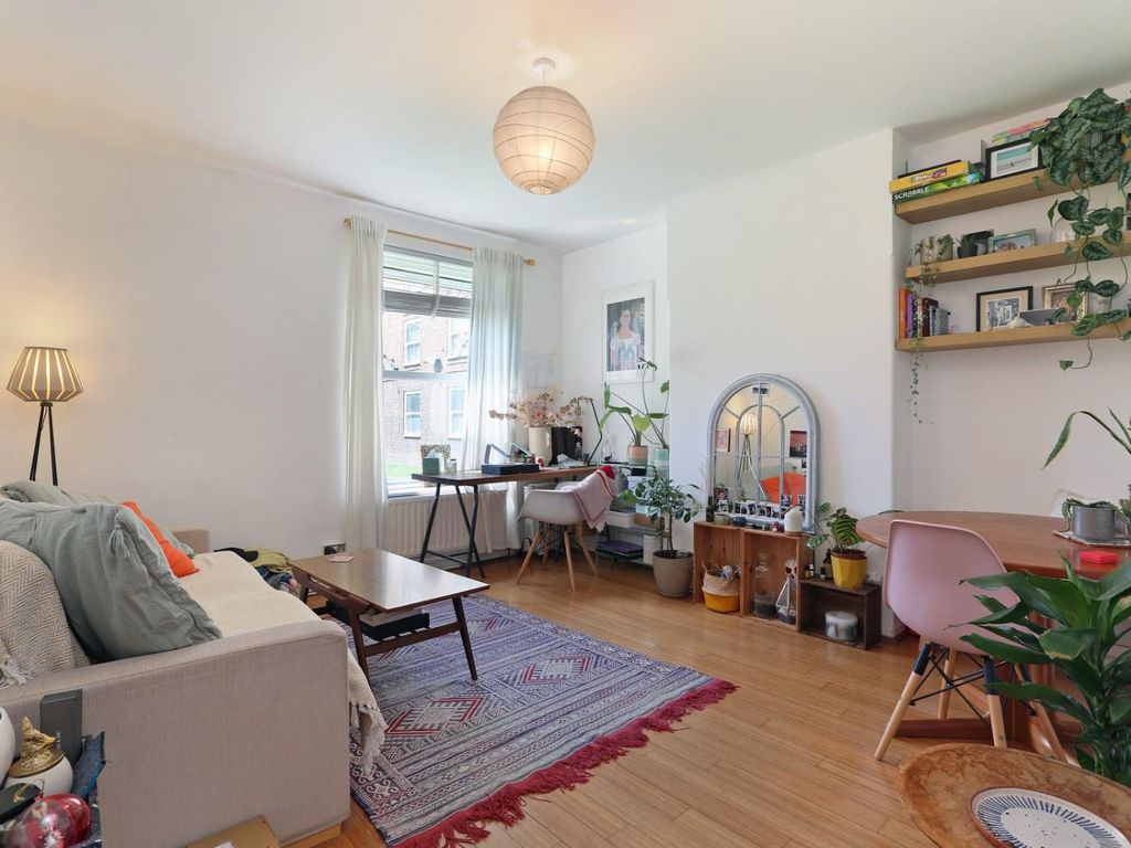 1 bed flat for sale in Lilford Road, London SE5, £290,000