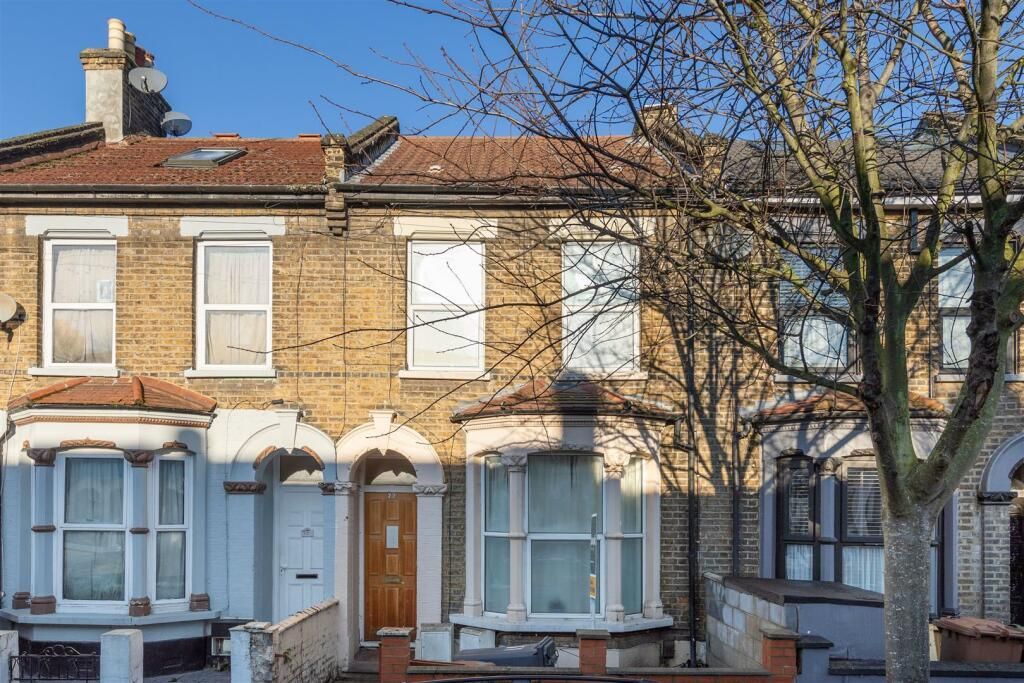 Property for sale in Leslie Road, London E11, £134,000